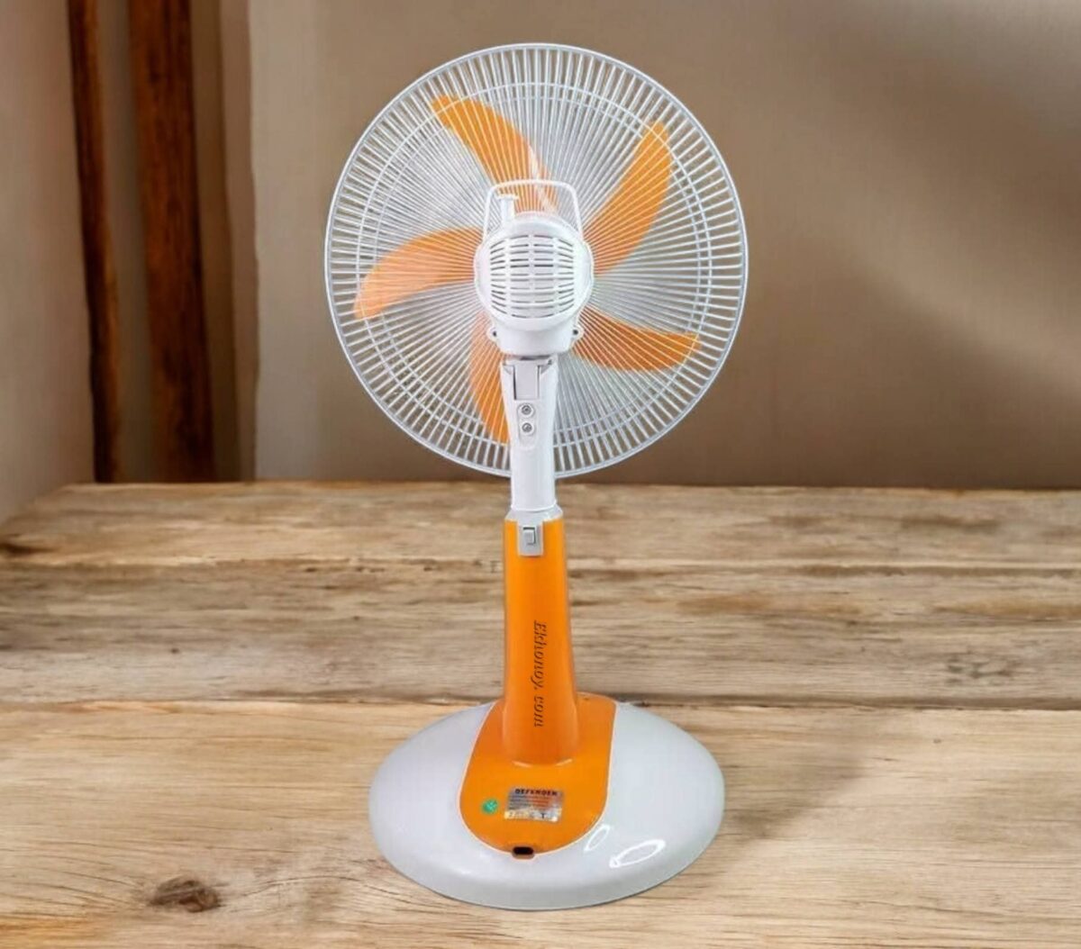 Kennede 2986Hrs 16&Quot; Rechargeable Remote Fan